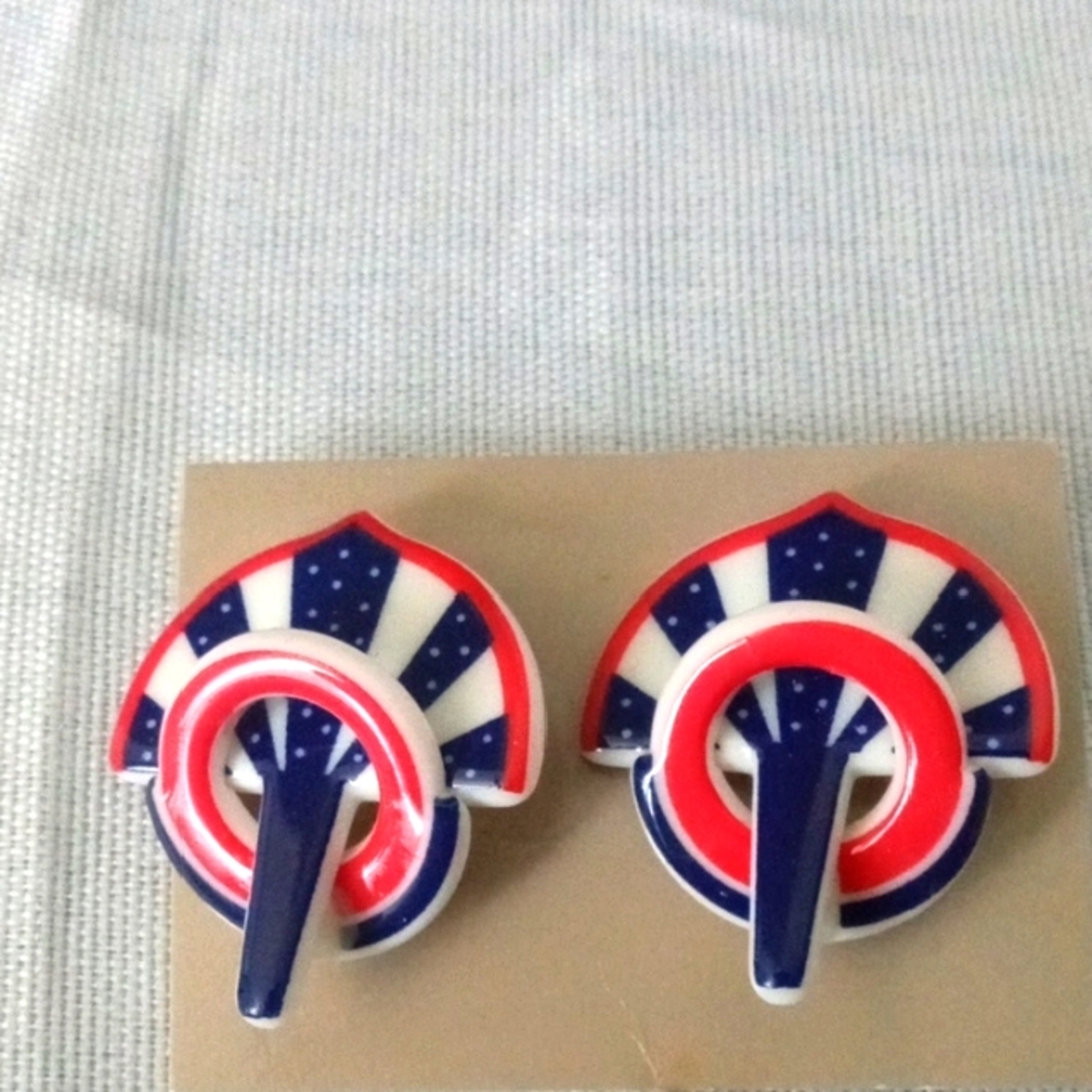 Bakalite Art Deco Style Earrings NWOT